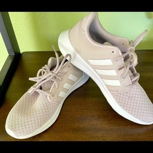 Womens size 8 Adidas sneakers